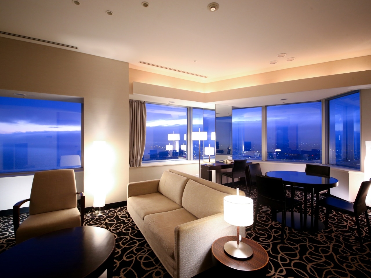 APA Hotel ＆ Resort Tokyo Bay Makuhari | [Official] APA Hotels & Resorts